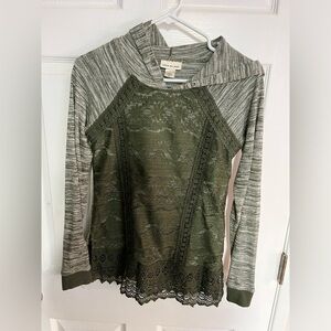 Belle du jour green lace strip hoodie size small